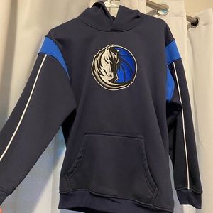 Mavericks thick hoodie.